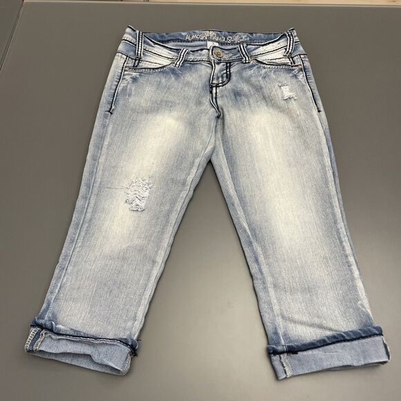ALMOST FAMOUS Capri Jeans Womens Size 3 29"x18" Distressed Denim Blue Y2K Style - Picture 1 of 8
